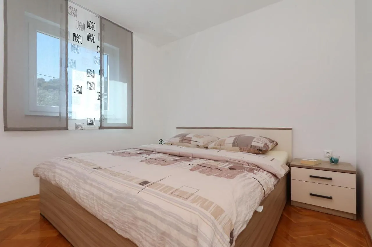 Apartment Dora Preko Kroatien