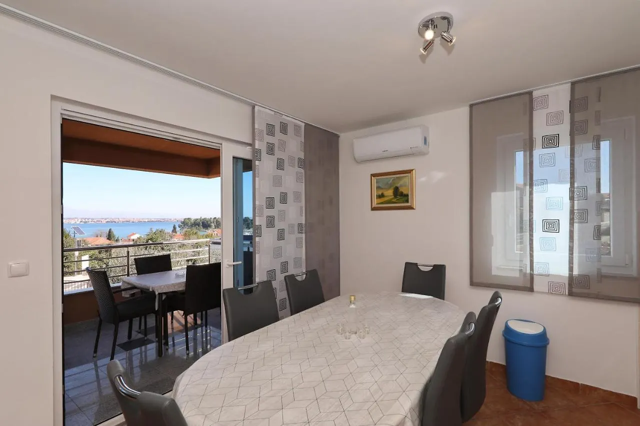 Apartment Dora Preko Kroatien