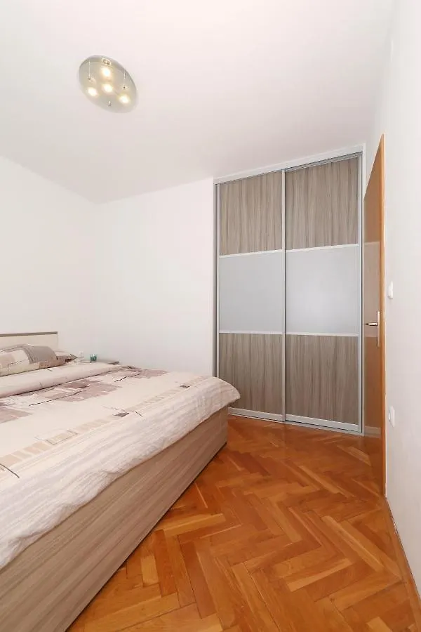 Apartment Dora Preko