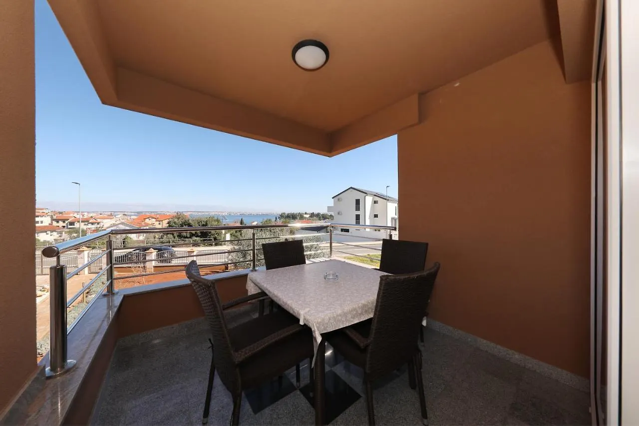 Apartment Dora Preko 0*,