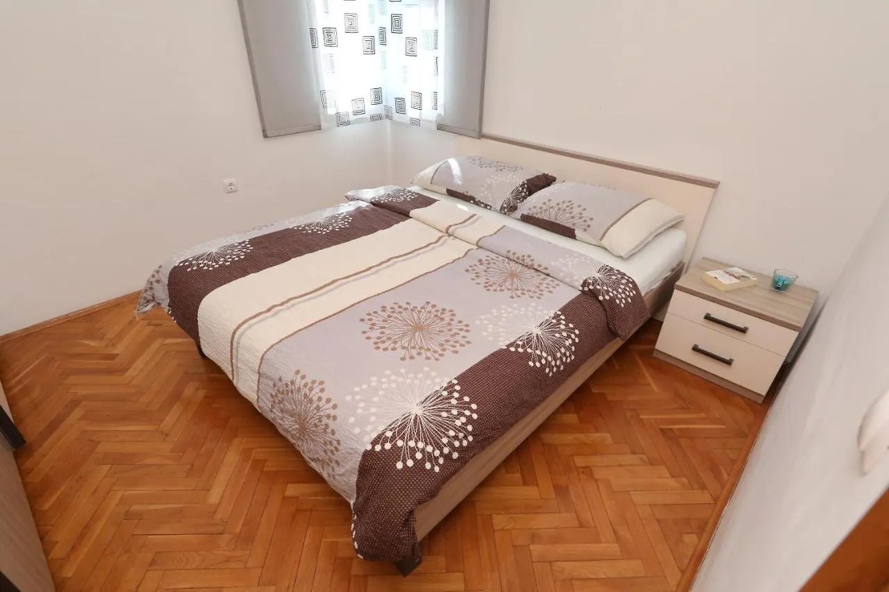 Apartment Dora Preko