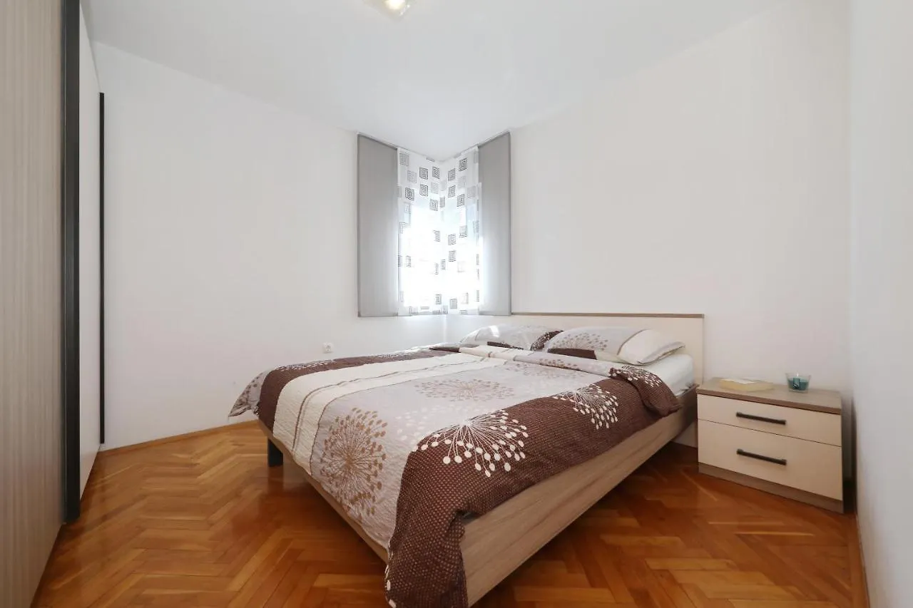 Apartment Dora Preko