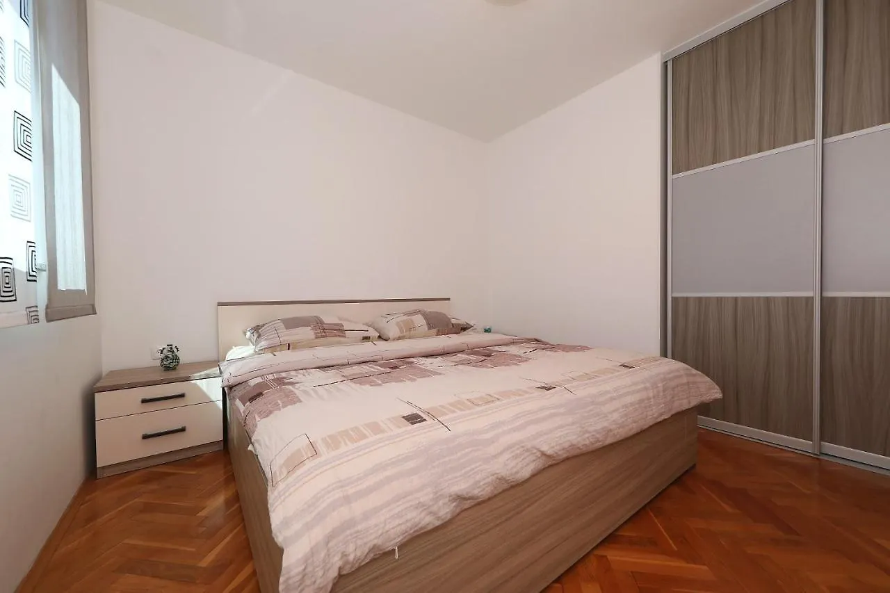 Apartment Dora Preko Kroatien