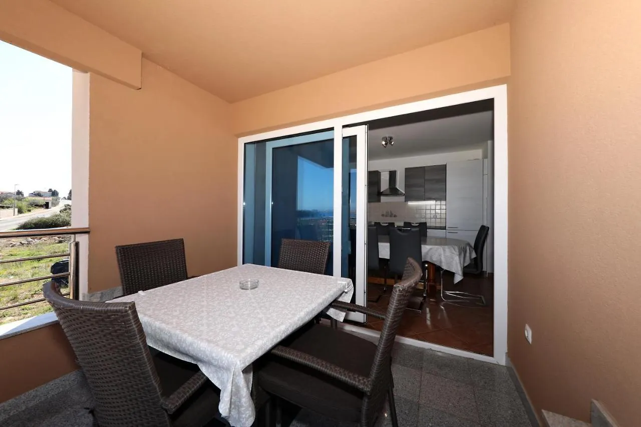 Apartment Dora Preko