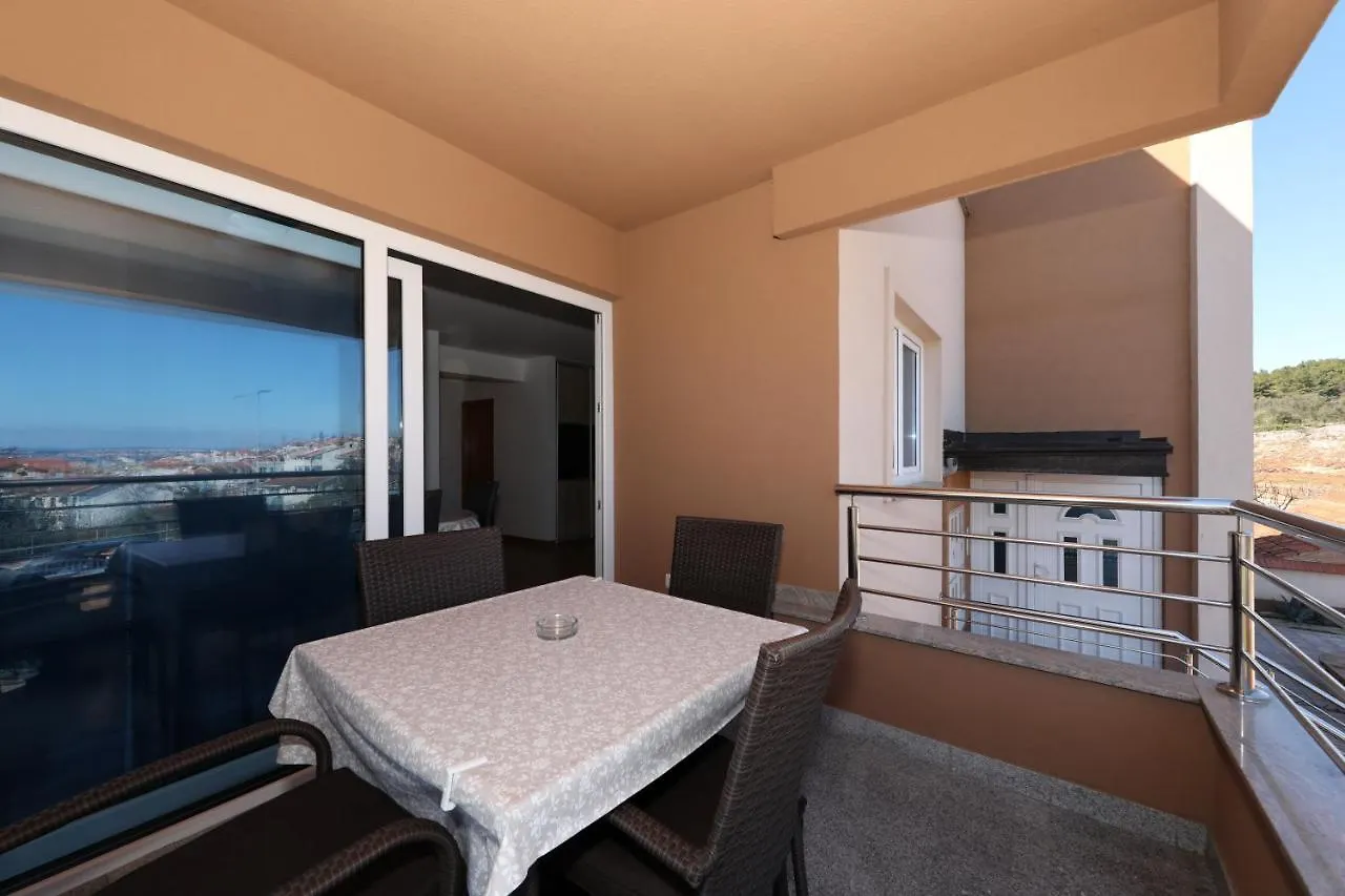 Apartment Dora Preko 0*,